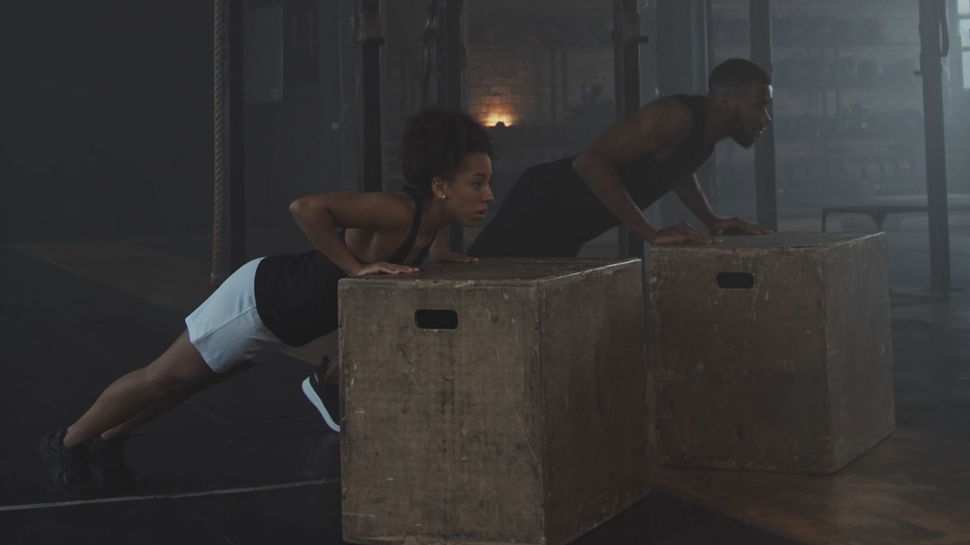 Idun Personal Training - Groep sessie - 2 personen die box pushup doen